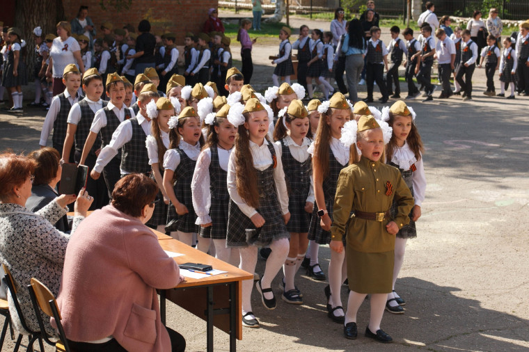 школьный смотр юнармейских отрядов.
